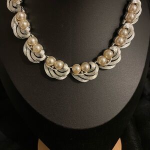 Lisner Vintage Trifari  Elegant Silver and Pearl Choker